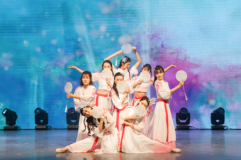 歡欣鼓舞迎新春，滿懷豪情攀高峰 | 聯(lián)橋集團(tuán)2020迎新春聯(lián)歡晚會(huì)激情開(kāi)演(圖20)
