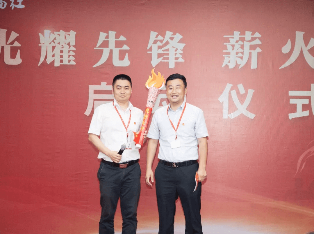 光耀先鋒 薪火接力 傳遞先鋒精神，踐行黨員使命，開(kāi)拓全新事業(yè)  王清華—蘇  航(圖1)