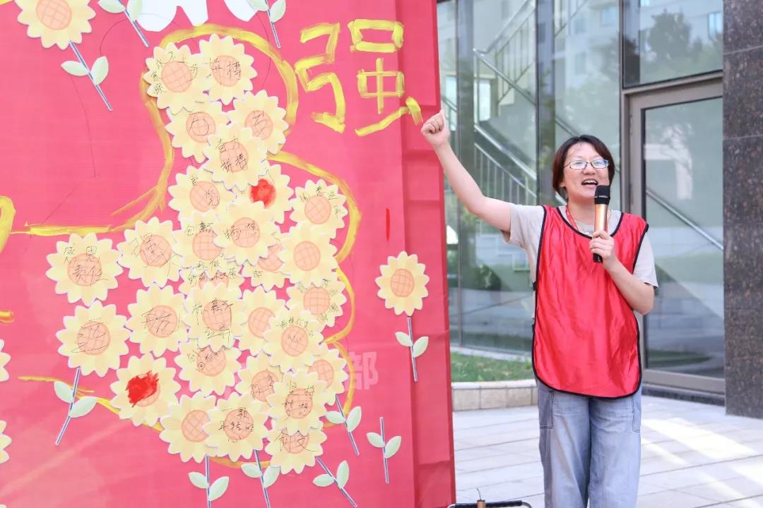 光耀先鋒“新新”向榮—總部黨支部：你們在前線全力沖擊，我們在后方全心保障和服務(wù)，攜手前行，變得更強！